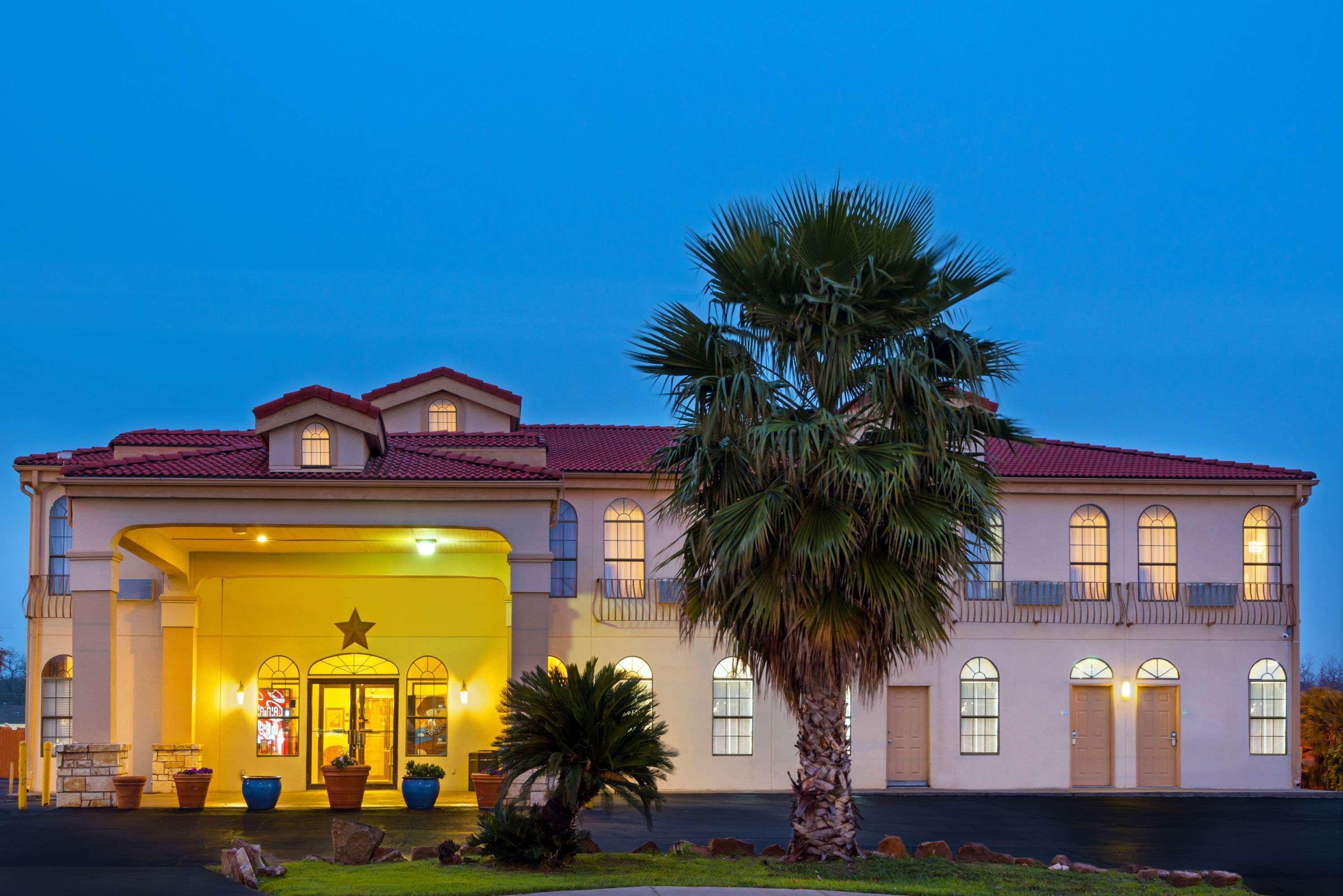Days Inn By Wyndham Near Seaworld San Antonio Dış mekan fotoğraf
