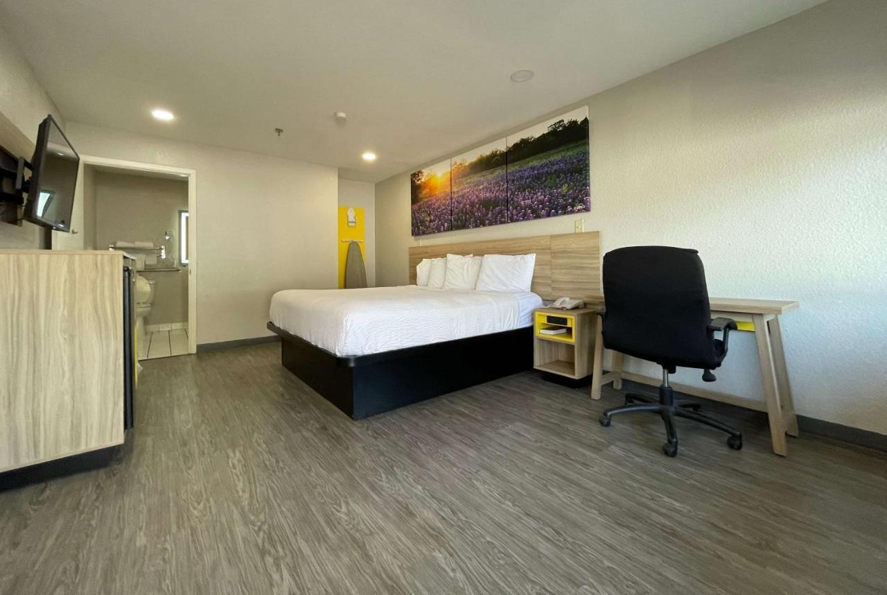 Days Inn By Wyndham Near Seaworld San Antonio Dış mekan fotoğraf