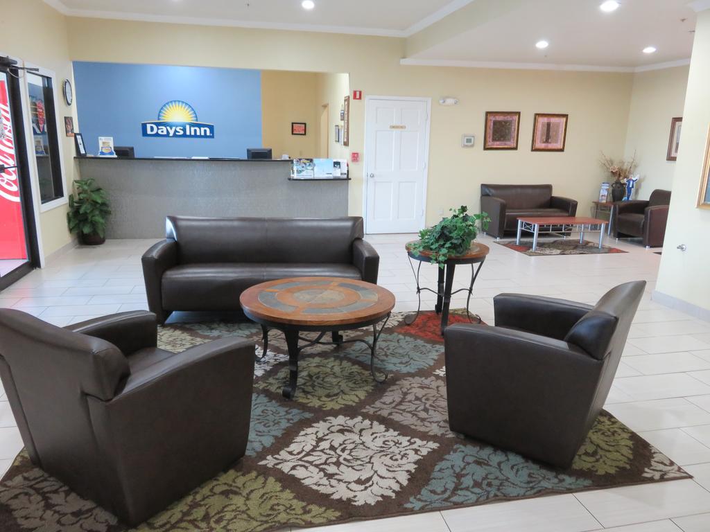 Days Inn By Wyndham Near Seaworld San Antonio Dış mekan fotoğraf