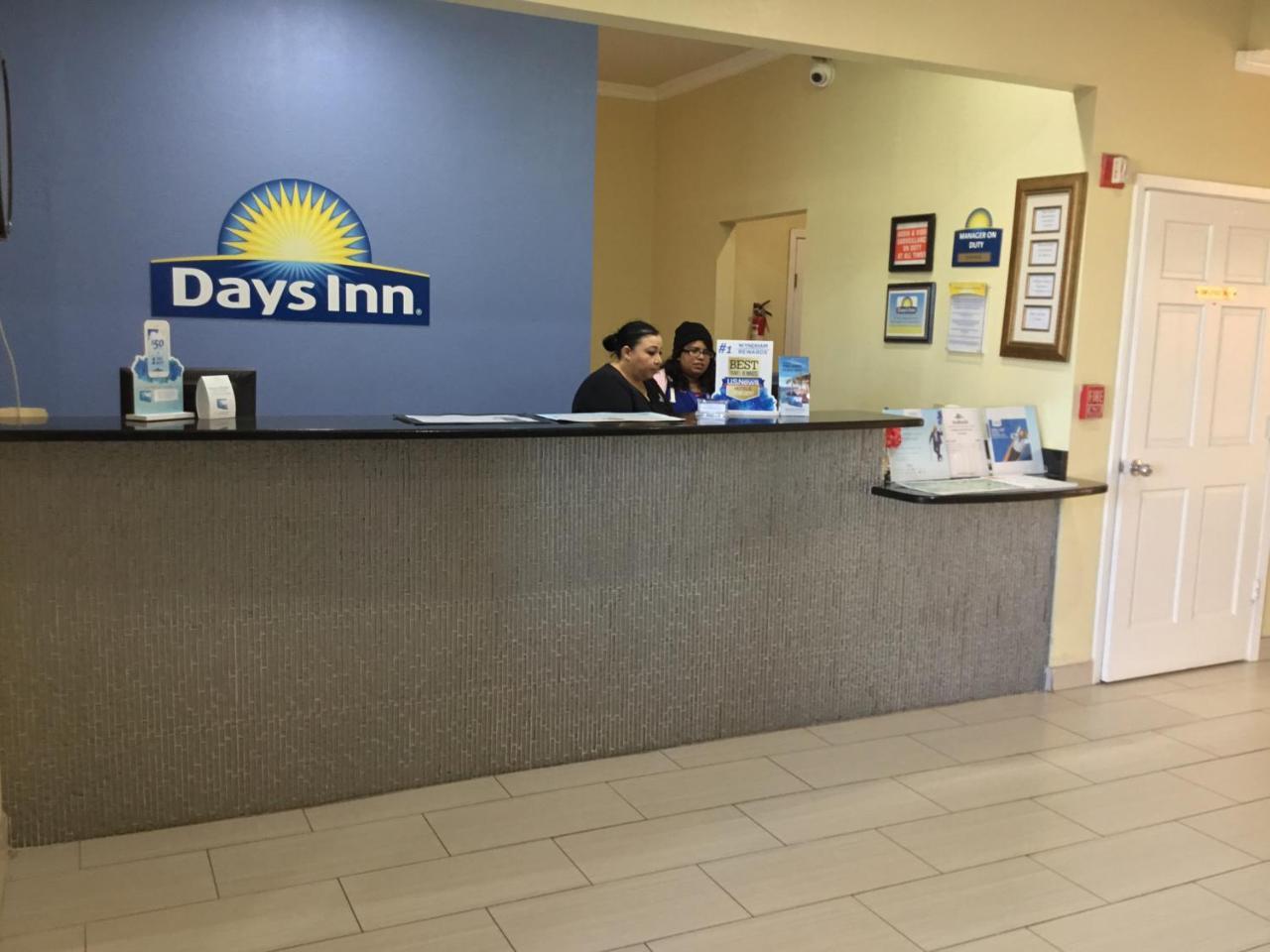Days Inn By Wyndham Near Seaworld San Antonio Dış mekan fotoğraf