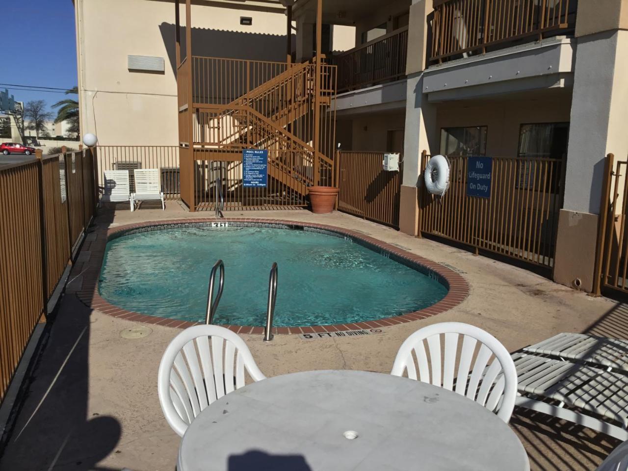 Days Inn By Wyndham Near Seaworld San Antonio Dış mekan fotoğraf
